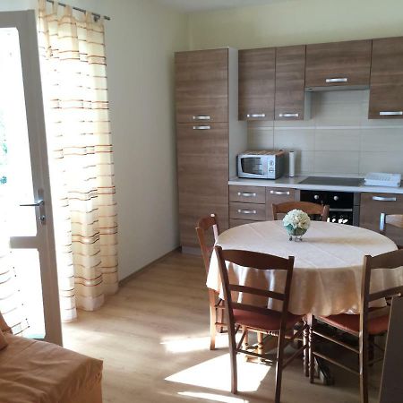 Apartment Biserka Barbat na Rabu Екстериор снимка