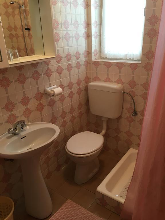 Apartment Biserka Barbat na Rabu Екстериор снимка