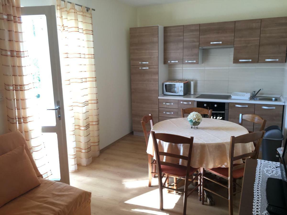 Apartment Biserka Barbat na Rabu Екстериор снимка