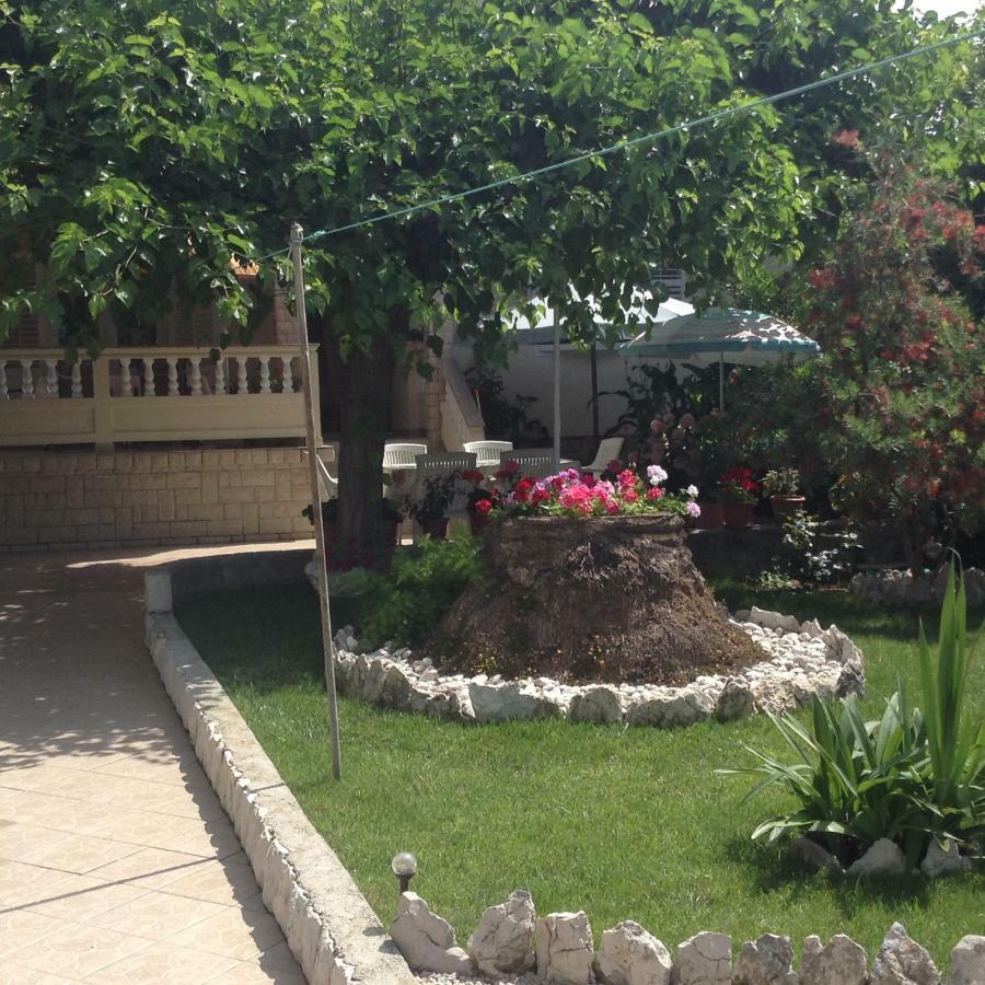 Apartment Biserka Barbat na Rabu Екстериор снимка