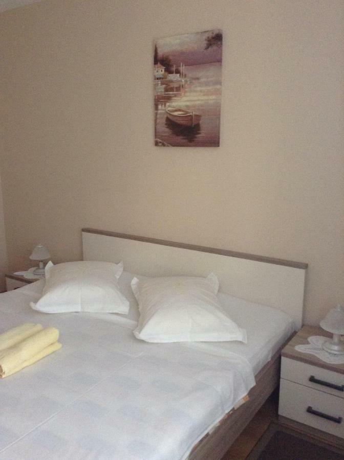 Apartment Biserka Barbat na Rabu Екстериор снимка