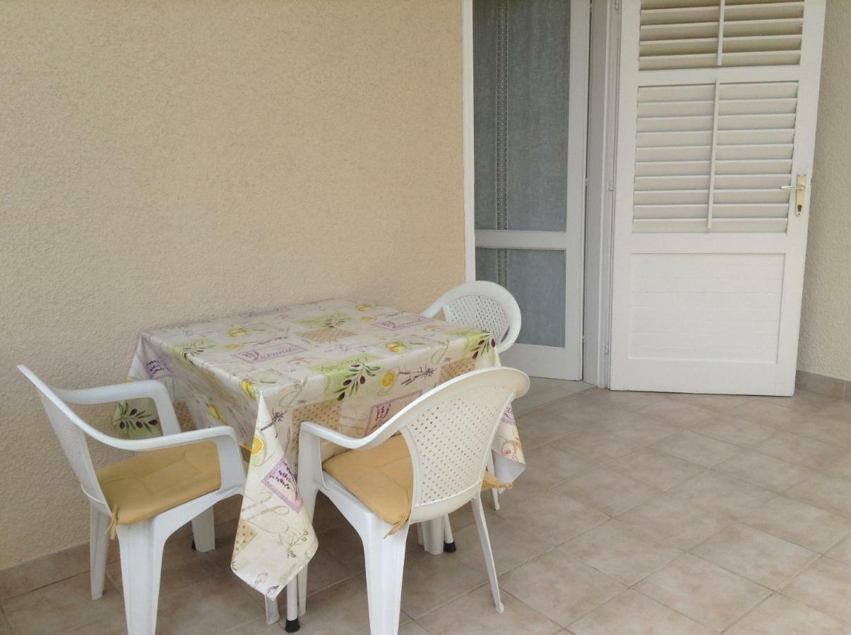 Apartment Biserka Barbat na Rabu Екстериор снимка